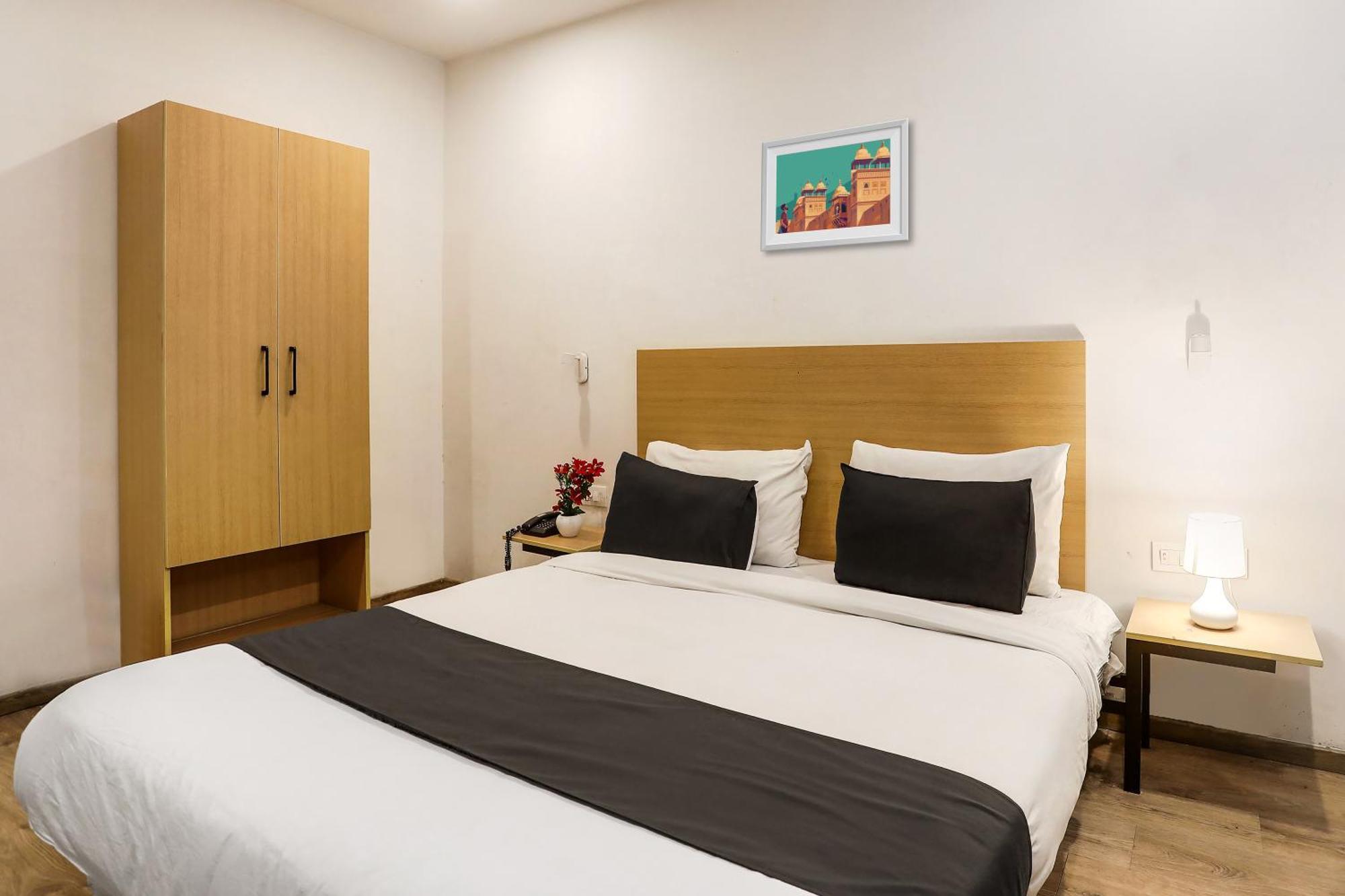 โอโย ทาวน์เฮาส์ 176 ราชธานี เรซิเดนซี Hotel Sururnagar ภายนอก รูปภาพ