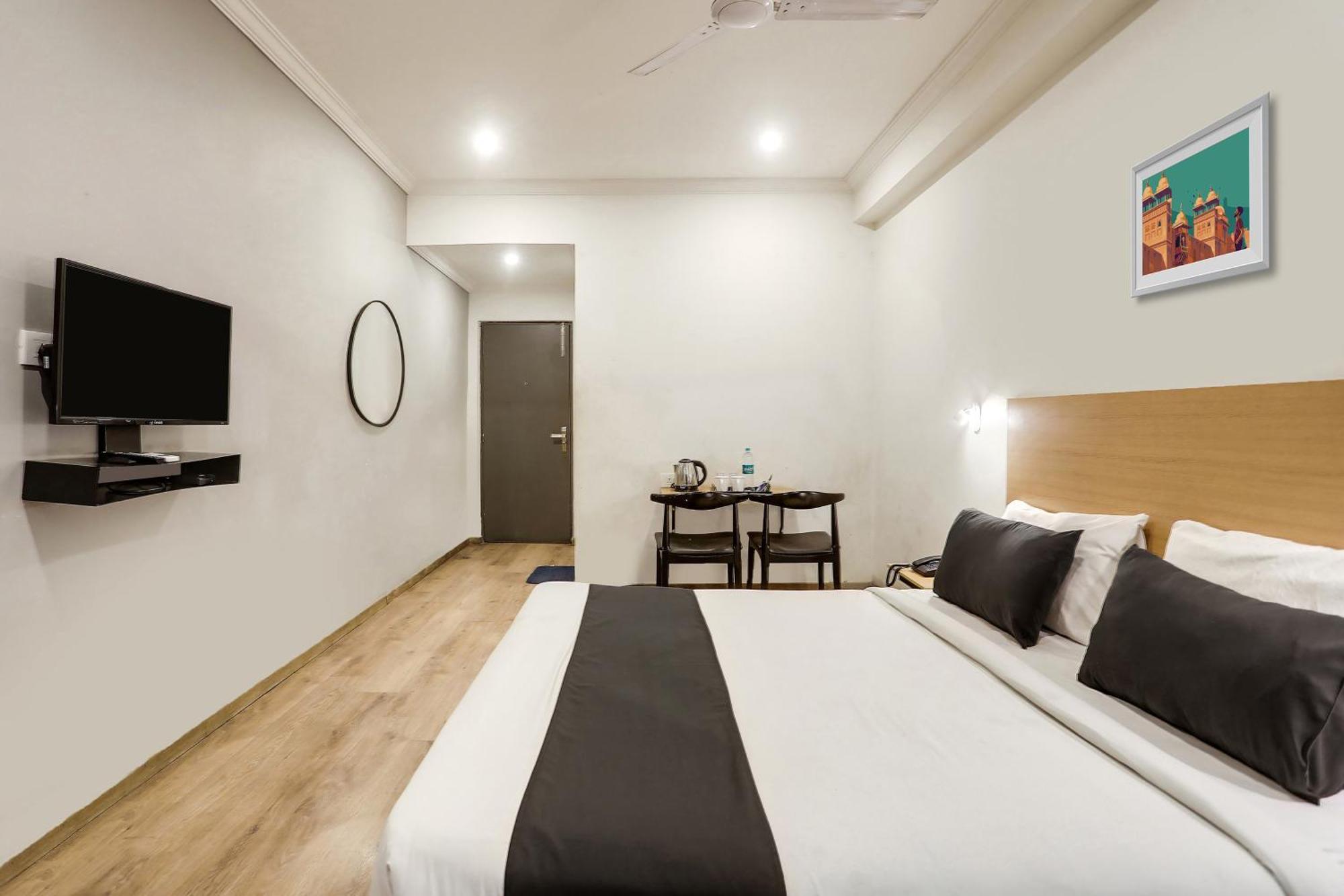 โอโย ทาวน์เฮาส์ 176 ราชธานี เรซิเดนซี Hotel Sururnagar ภายนอก รูปภาพ