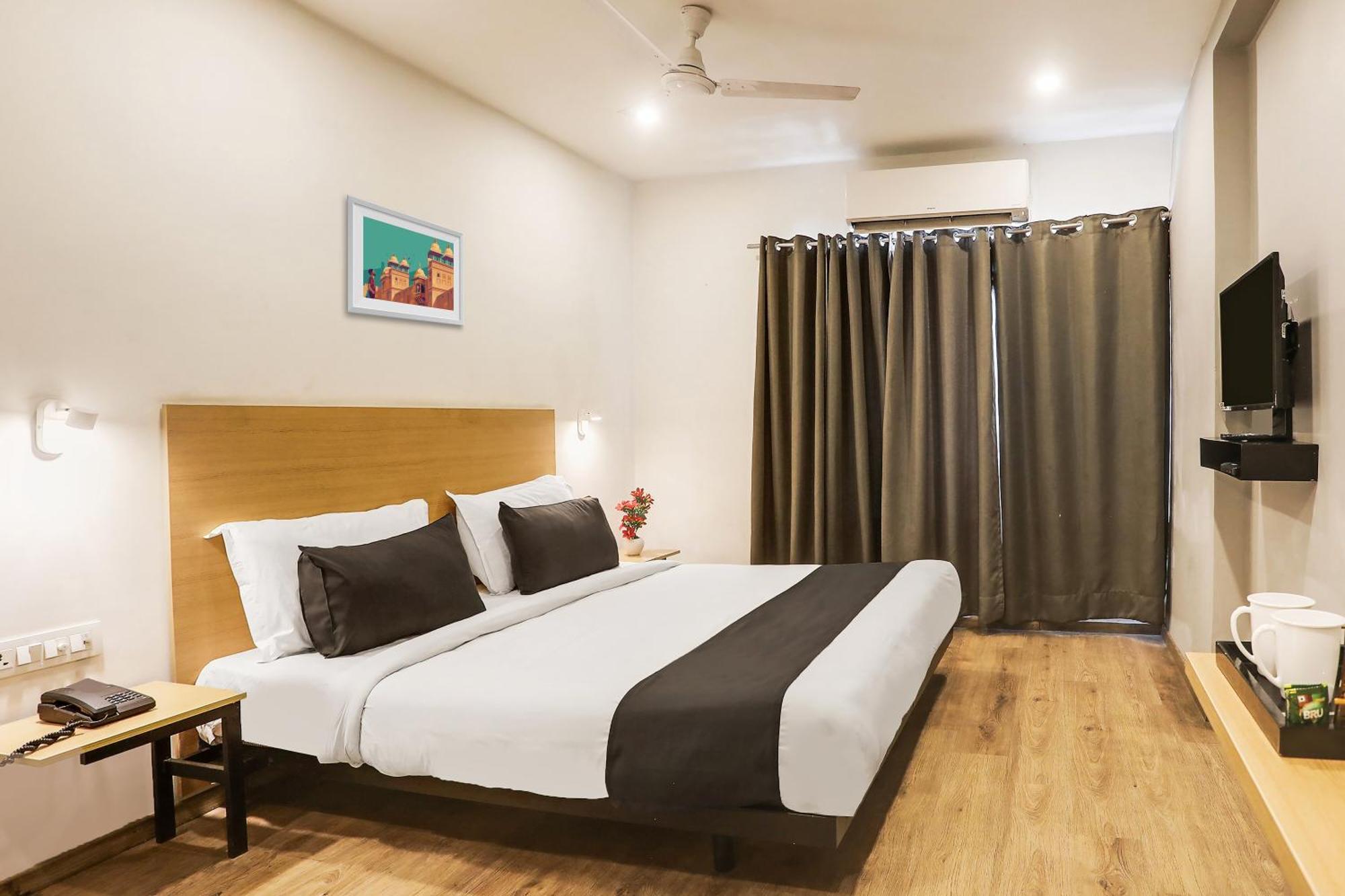 โอโย ทาวน์เฮาส์ 176 ราชธานี เรซิเดนซี Hotel Sururnagar ภายนอก รูปภาพ