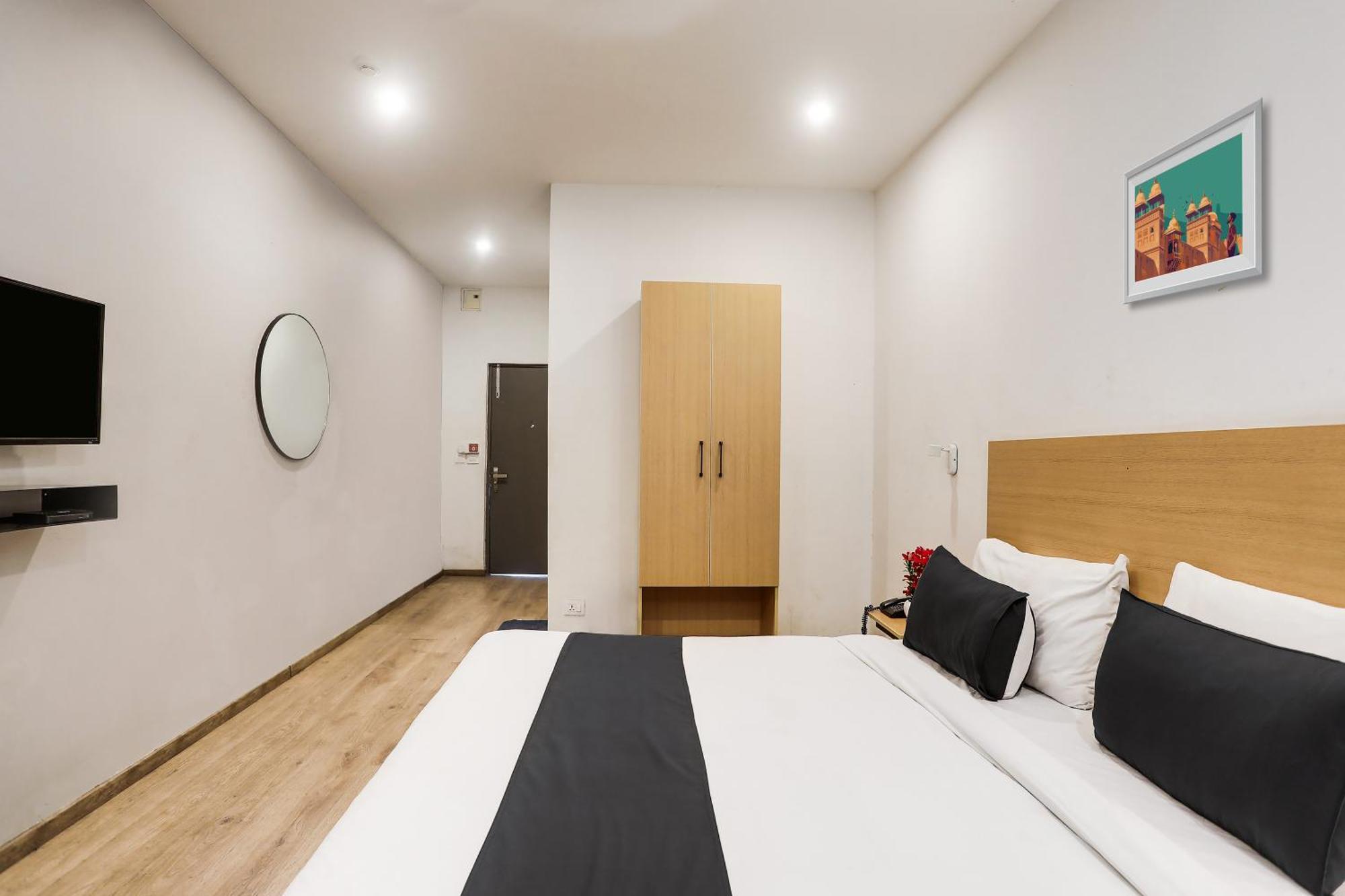 โอโย ทาวน์เฮาส์ 176 ราชธานี เรซิเดนซี Hotel Sururnagar ภายนอก รูปภาพ