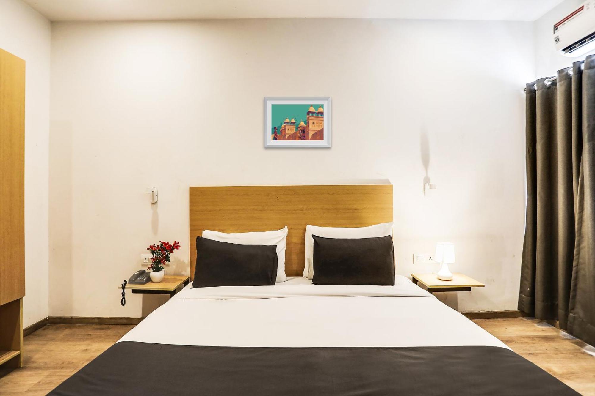 โอโย ทาวน์เฮาส์ 176 ราชธานี เรซิเดนซี Hotel Sururnagar ภายนอก รูปภาพ