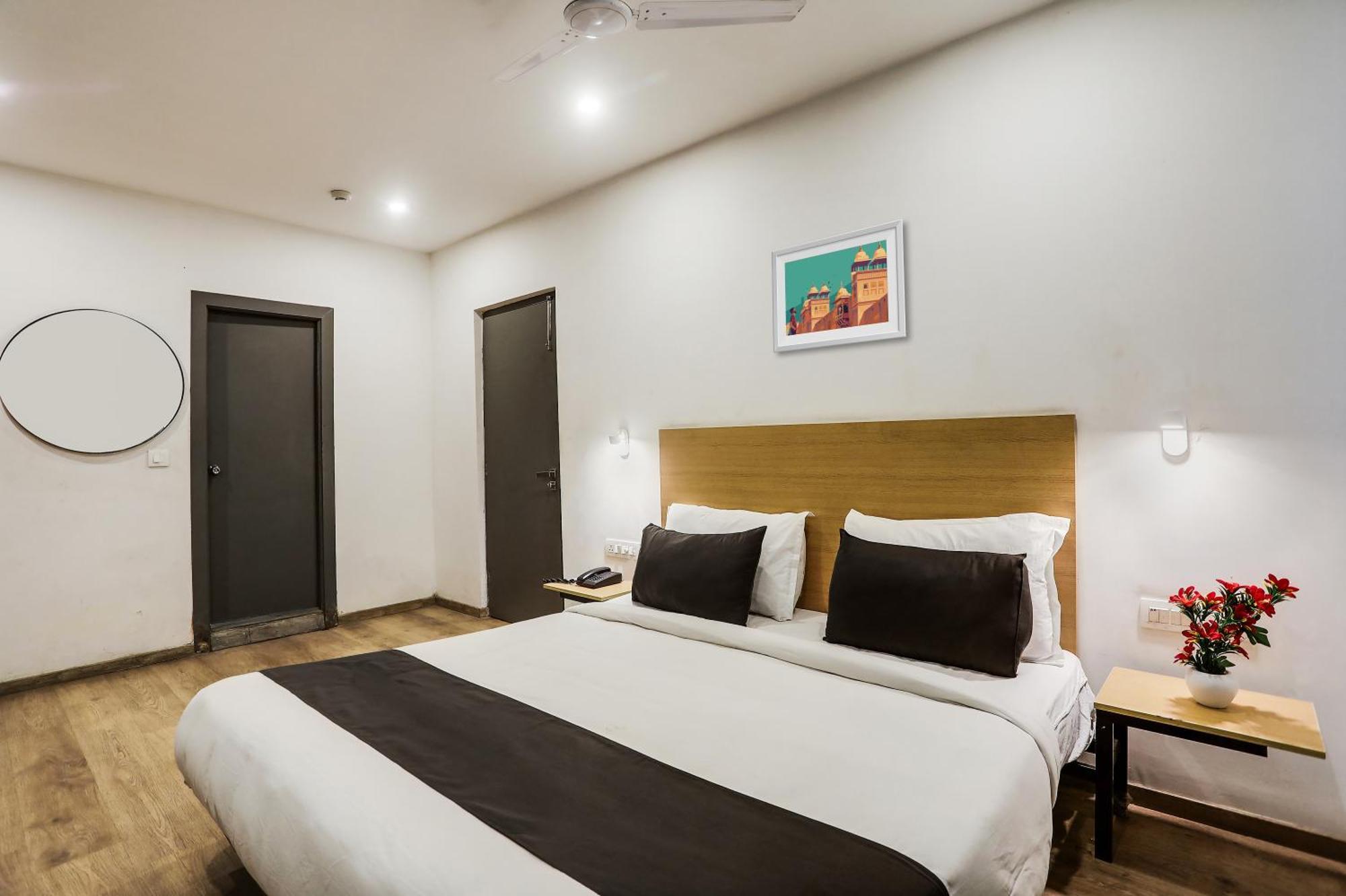 โอโย ทาวน์เฮาส์ 176 ราชธานี เรซิเดนซี Hotel Sururnagar ภายนอก รูปภาพ